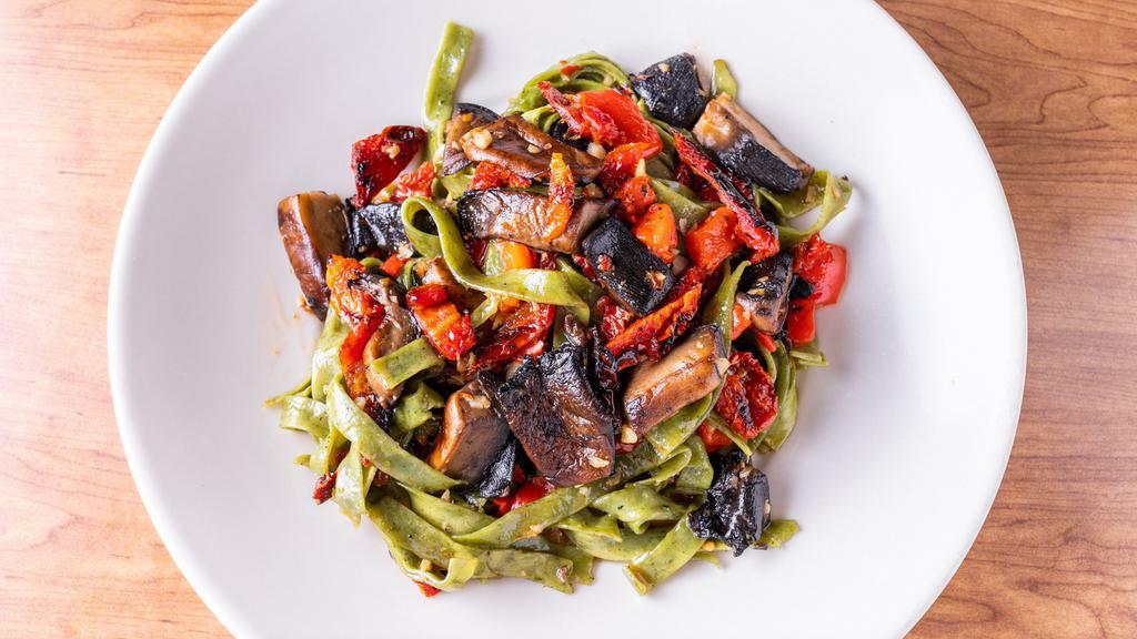 Spinach Pasta · In olive oil and garlic, tossed with portobello mushrooms, sun-dried tomatoes and roasted peppers.