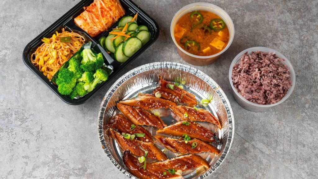 Jang O Gui · Broiled eel with teriyaki sauce. Comes with rice and special side dish.