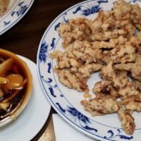 Beef Tangsuyuk / 소고기 탕수육 / 糖醋牛肉 · Beef tempura with sweet and sour sauce.