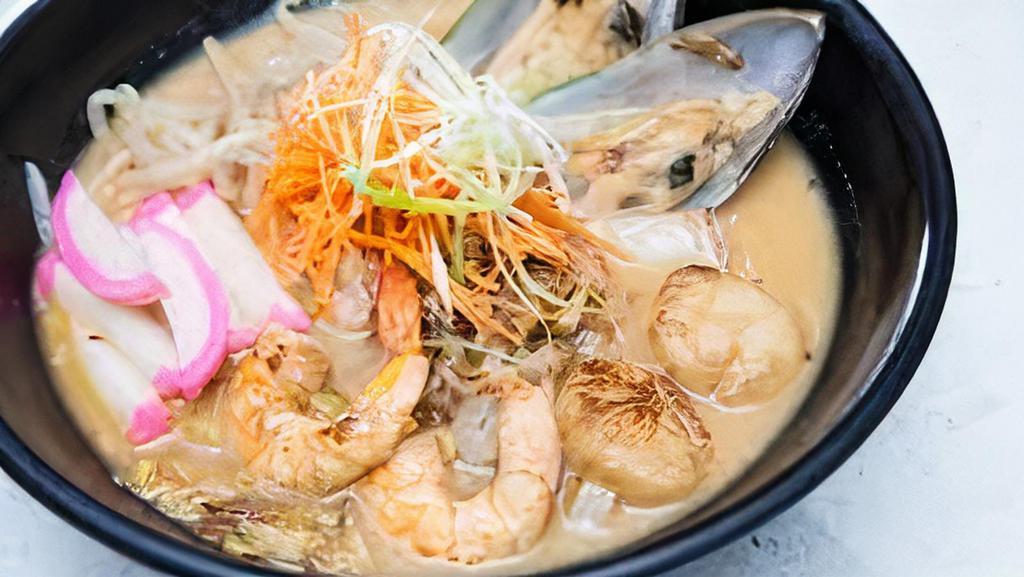 Seafood Ramen · Shrimp, scallop, mussel, fish cake, bean sprout, carrots, scallions, miso soup base (pork soup base).