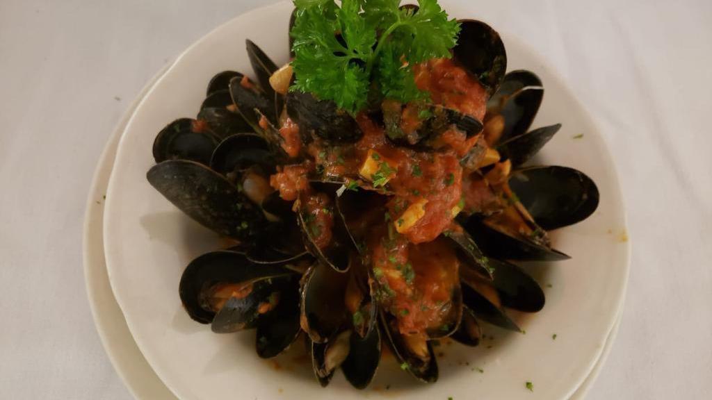 Mussels/Cozze · Mussels with white wine or tomato sauce.