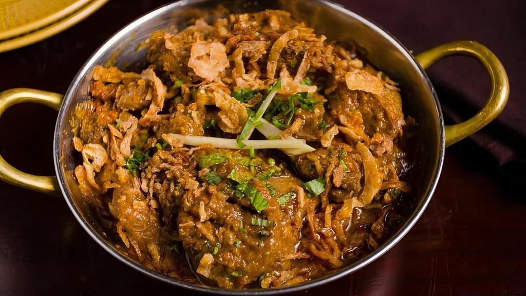 Gosht Bhuna Mirchwala · Lamb, onions, bell pepper, and green chilies