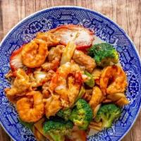 Happy Family · Jumbo shrimp, beef, chicken meat, pork, crab meat and vegetables with brown sauce. Served wi...