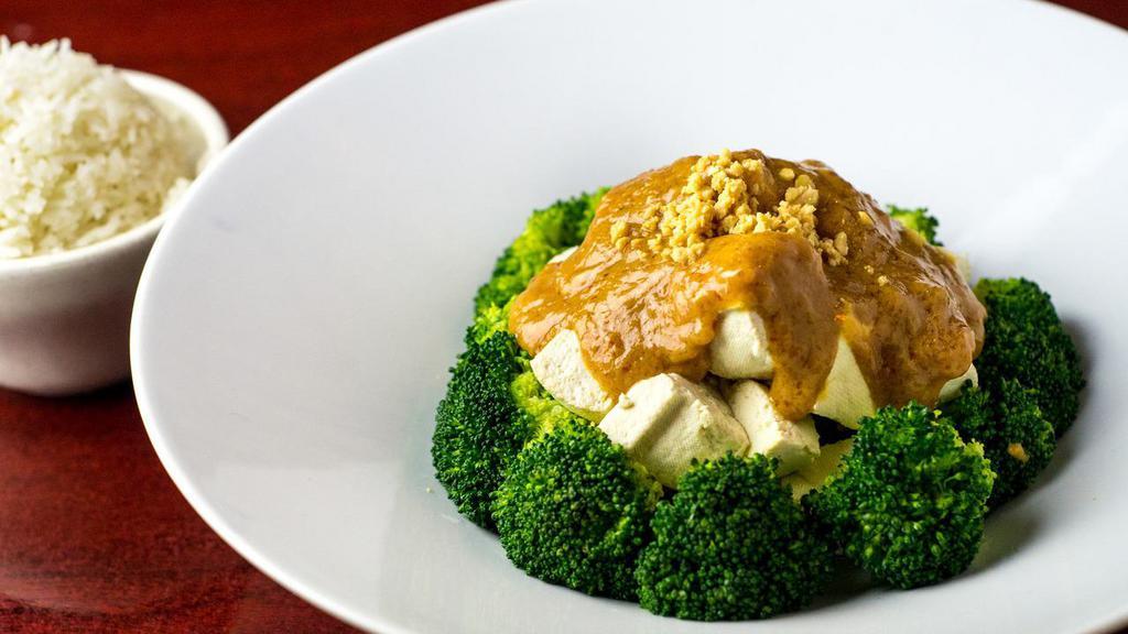Broccoli & Tofu · Steamed broccoli and tofu served w/ peanut sauce.