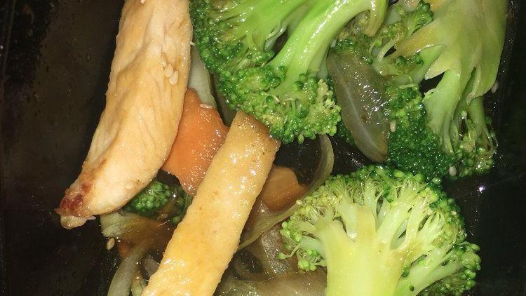 Chicken With Broccoli Lunch · Served with choice of side and white rice.