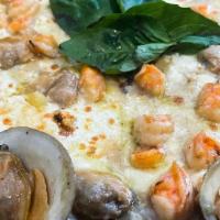 Clam · Homemade mozzarella, fresh clams, white clam sauce.