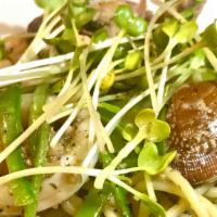  Seafood Spaghetti / シーフードスパゲティ · Clam Sauce with Shrimp, Squid, Anchovy, Snow Peas and Truffle oil..