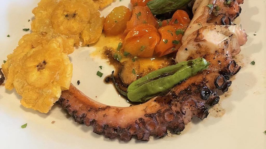 Pulpo A La Parrilla Con Tostones  · Grilled octopus with twice fried plantains