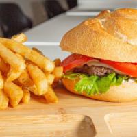 Cheeseburger · Bun, beef patty, mozzarella, tomato, lettuce and mayonnaise.