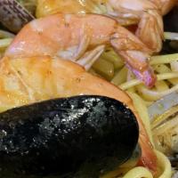Seafood Spaghetti · Clam, black mussels, large shrimp, broccoli.