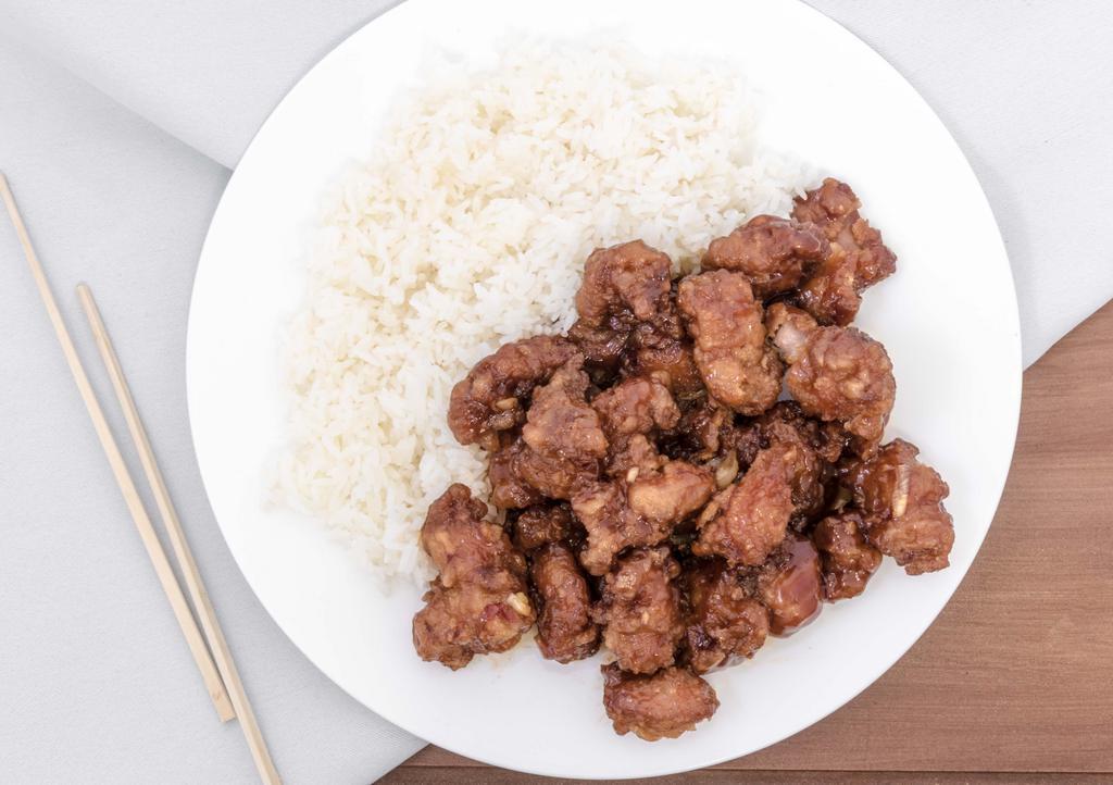General Tso'S Chicken（左宗鸡） · With white rice. Hot and spicy.