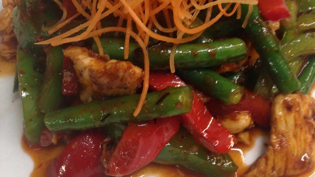 Phrik Khing · Spicy. With choice of meat, onion,carrot, string bean, bell pepper and curry paste.