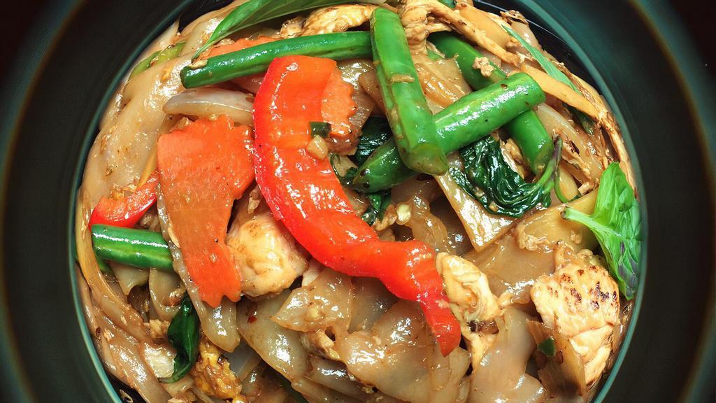Pad Kee Mao · Favorite. Spicy. Flat rice noodle with stir fried chili basil sauce, egg, string bean, carrot, bamboo shoot.