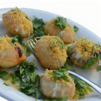 B6 Dahi Batata Puri · 6 pieces of Puri filled with boiled potato, chickpeas topped with sweetened yoghurt, tamarin...