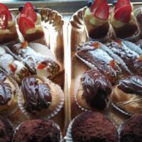 L'Arte Pastry Tray (Large) · Tray with assorted signature pastries (22pastries).
