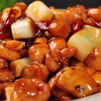 Kung Pao Chicken(Combination Platters)宫保鸡+卷 · Hot and spicy.