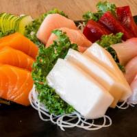 Sashimi Deluxe · 15pcs Assorted fish and white rice.