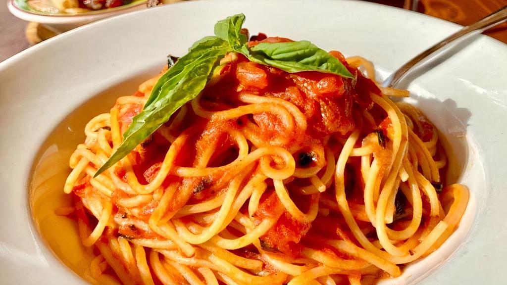 Spaghetti Pomodoro · Spaghetti, house tomato sauce, garlic, basil, olive oil.