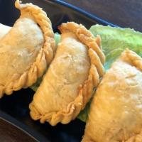 Curry Samosa · Medium spicy - Veg - Pastry puff with curry potato
