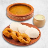 Master Blaster Idly Combo Plate (3) · Idly & vada served with relish and lentil soup.