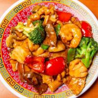 Happy Gathering · Combination of chicken, beef, pork, prawn & scallop mixed with vegetables deliciously season...