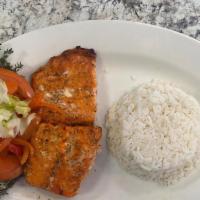 Salmon · Con Arroz y habichuelas/ With Rice and Beans