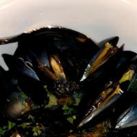 Zuppa Di Cozze · Mussels sautéed in marinara or garlic & oil sauce