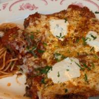 Chicken Parmigiana Catering · Breaded chicken and homemade pasta tossed in marinara sauce and covered with cheese. Supersi...