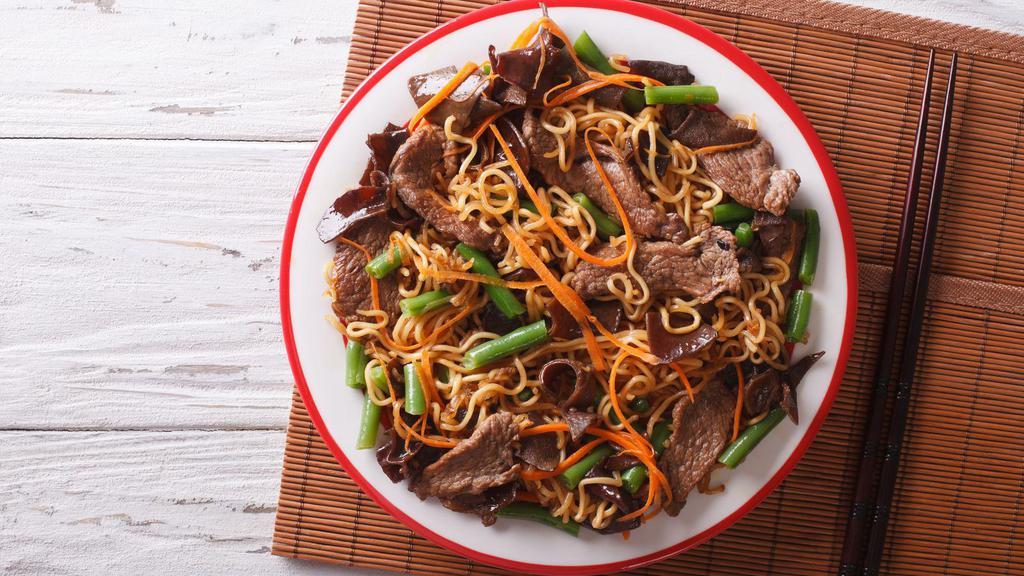 Beef Chow Mein · Fresh chow mein noodles, shredded beef, farmer's market cabbage, carrots and chef's sauce.