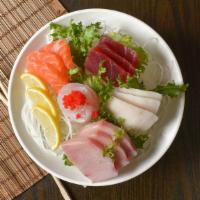 Sashimi Deluxe · 15 pieces assorted sashimi.