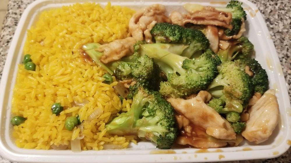 Chicken With Broccoli Dinner Platter · 
