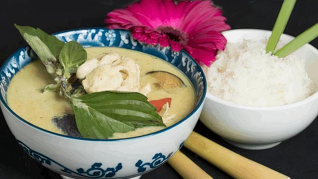 Green Curry · (Bell Peppers, Bamboo Shoots, Eggplant, Basil Leaves)