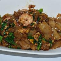 Pad Kee Maow · Vegan/Vegetarian, Gluten free. Flat rice noodles flavored with spicy Thai red chili peppers,...