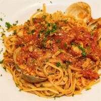 Linguine With Red Fresh Clam Sauce · 