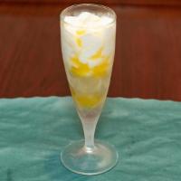 Flute Limoncello · Refreshing lemon gelato swirled together with limoncello.