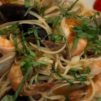 Gamberi · Shrimp sautéed with garlic, basil, white wine or marinara sauce. Served with pasta.