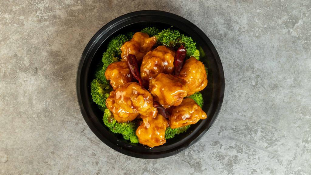 General Tso'S Chicken · All served with pork fried rice white rice vegetable rice or brown rice with soda wonton soup egg drop soup egg roll hot and sour soup or chicken corn soup.