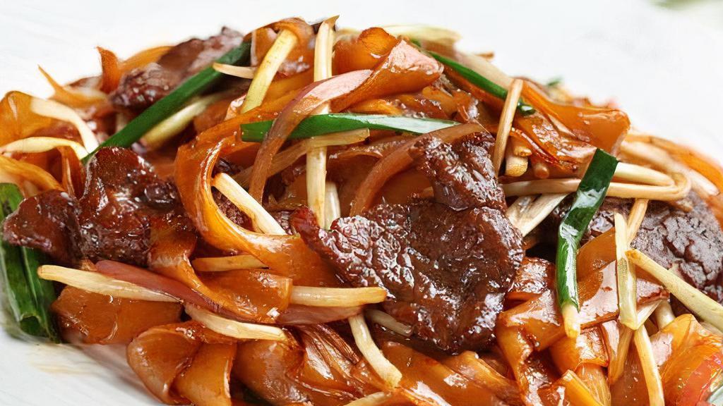 Stir-Fried Rice Noodles With Sliced Beef乾炒牛河 · Choice with sliced beef or chicken.