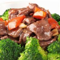 Sliced Beef Over Rice With Broccoli西芥蘭牛肉飯 · Choice with pork or chicken.