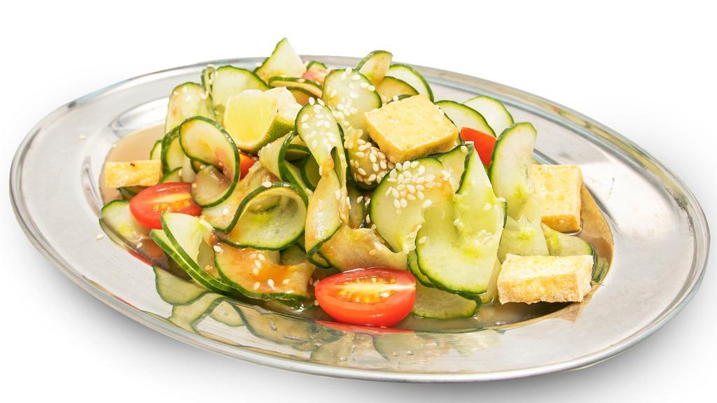 Suross Salad  · Lettuce, cucumber, tomato, fried onion and fried tofu with peanut dressing. 
gluten free and vegan