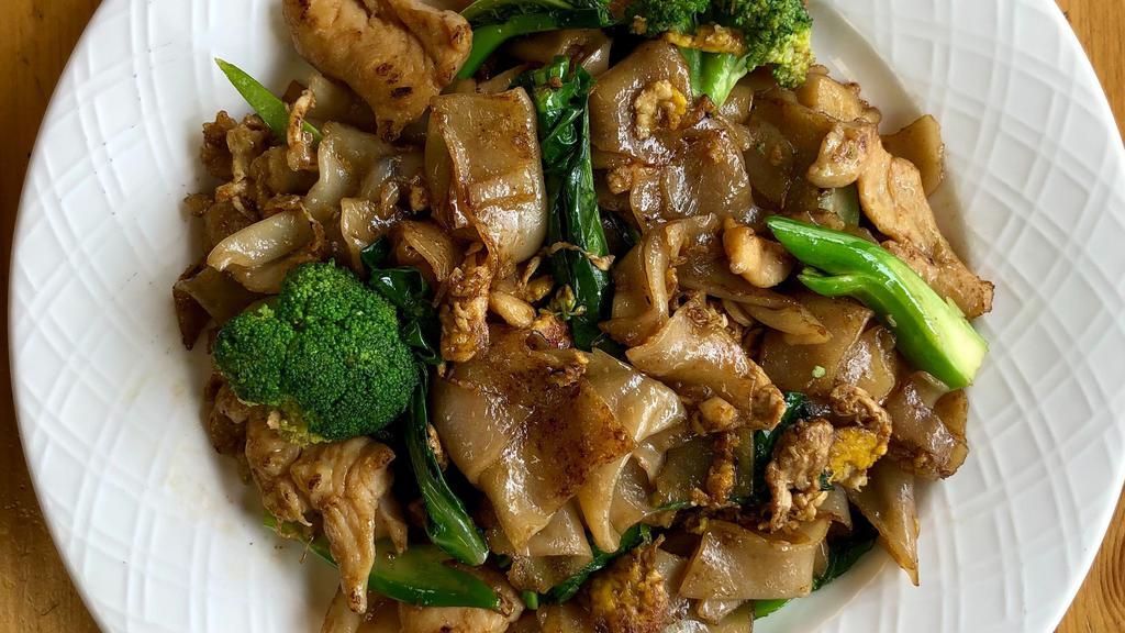 Pad See Ew/Lunch · Stir-fried flat rice noodle with egg, American and Chinese broccoli with sweet black soy sauce.