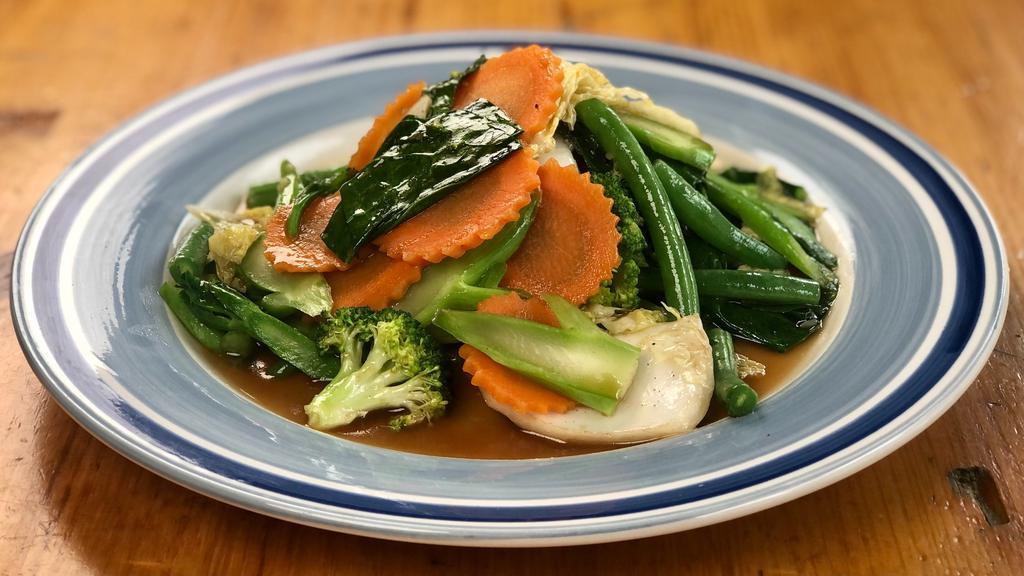 Pad Pak Ruam (Mixed Vegetable Sautéed)/Lunch · Sautéed with carrot, Napa, American broccoli, Chinese broccoli, string bean flavored with a variety of sauces.