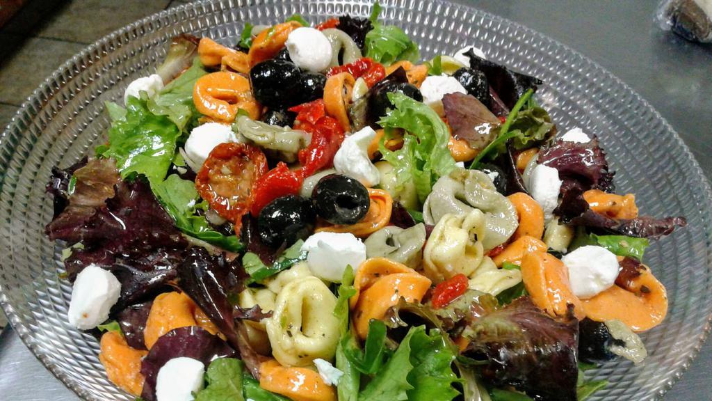 Chef'S Salad · Mixed greens, tomatoes, cucumbers, olives, ham, turkey, pepperoni, salami, cheese, croutons, and your favorite dressing.
