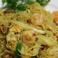 Singapore Mei Fun · Rice noodle shrimp, pork, chicken, and vegetable with spicy curry.