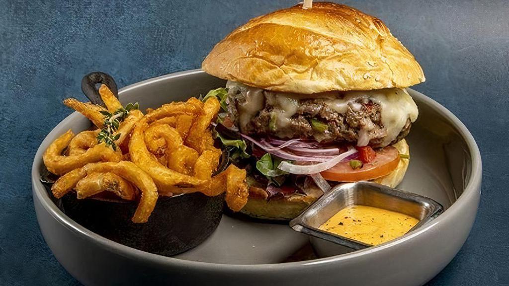 Classic Burger · 200 grs beef, Melted Mozzarella Cheese, Fresh Lettuce, Fresh Red Onions and Fresh Tomatoes.