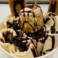 Amor De S'Mores · Vanilla mixed with Chips Ahoy cookie and topped with chocolate chips, chocolate syrup, graha...