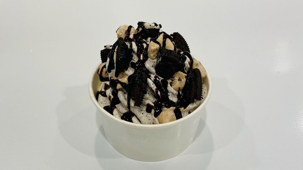 Cookie N' Dream · Vanilla ice cream mix with Oreo O’s topped with cookie dough, Oreo and chocolate drizzle.