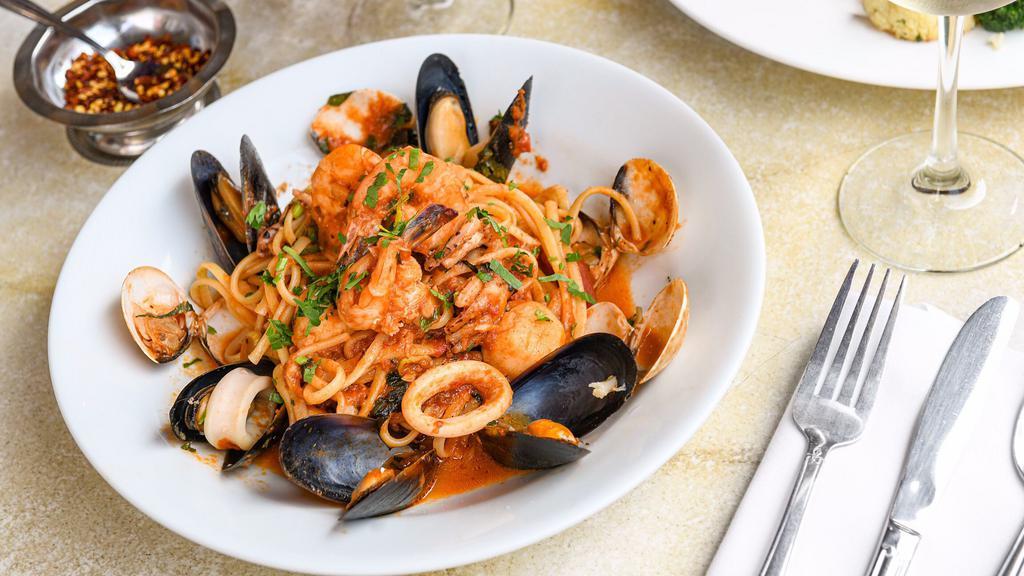 Fettuccine Frutti Di Mare · scallops, clams, mussels, shrimp, calamari marinara or fra diavolo sauce (Add lobster tail 5oz for an additional charge).