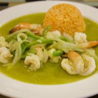 Camarones Del Monte Verde · Sautéed shrimp in green tomatillo sauce, onions, and green peppers. Served with Mexican rice...