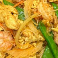 Yellow Curry 🇸🇬 (Singapore) 🌶 · Shrimp, pork, chicken, egg, peas, carrots, onions, curry powder, chili oil